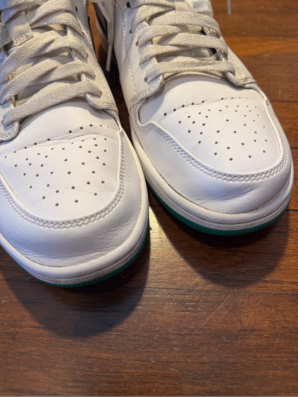 Jordan 1 Lows in Green and White - Picture 6 of 8